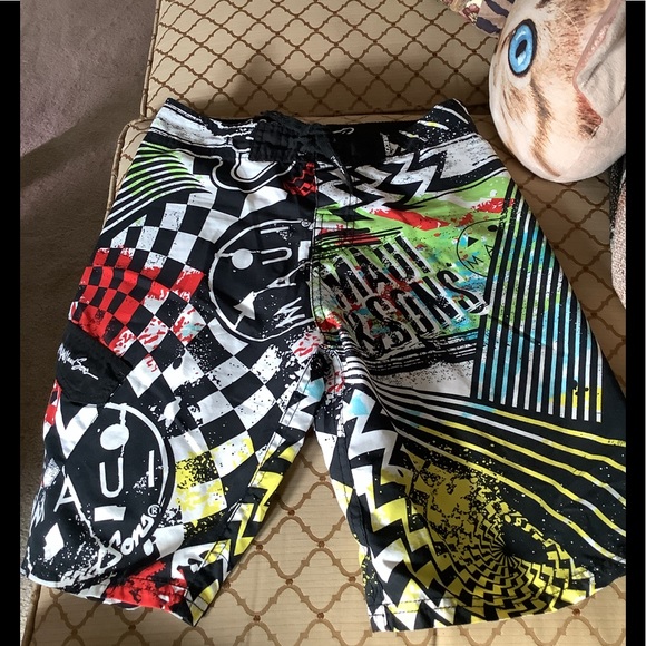 Maui & Sons boy board shorts (14) Black red green and yellow cool design… - Picture 1 of 12